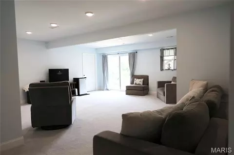 Living - 15580 Top Dr, Saint Robert, MO 65584 photo 1 of 3