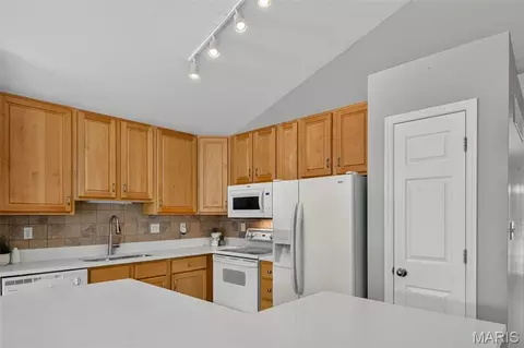 Kitchen - 249 Kildare Ct, O'fallon, MO 63366 photo 2 of 5