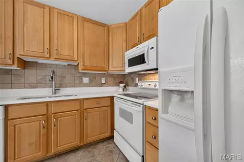 Kitchen - 249 Kildare Ct, O'fallon, MO 63366 photo 4 of 5