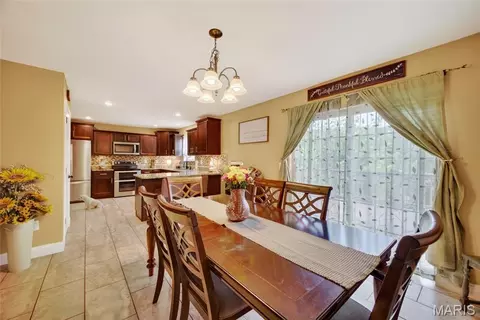Dining - 131 Creek View Dr, Saint Robert, MO 65584 photo 3 of 4