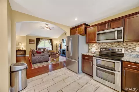 Kitchen - 131 Creek View Dr, Saint Robert, MO 65584 photo 5 of 5
