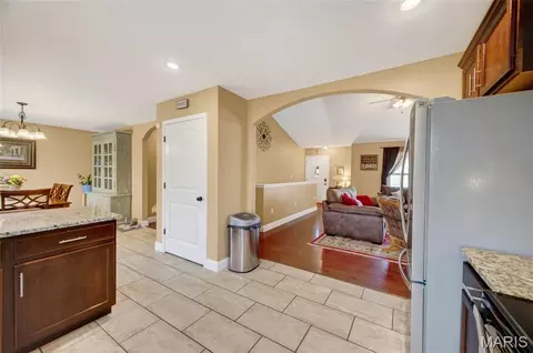 Entry Way - 131 Creek View Dr, Saint Robert, MO 65584 photo 1 of 3