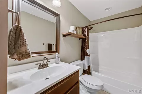 Bath - 131 Creek View Dr, Saint Robert, MO 65584 photo 8 of 9