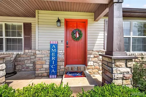 Exterior - 131 Creek View Dr, Saint Robert, MO 65584 photo 7 of 11