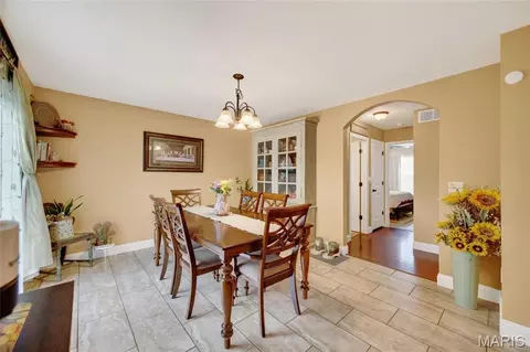 Dining - 131 Creek View Dr, Saint Robert, MO 65584 photo 2 of 4