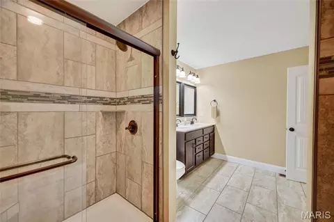Bath - 131 Creek View Dr, Saint Robert, MO 65584 photo 3 of 9