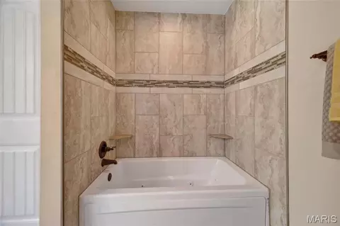Bath - 131 Creek View Dr, Saint Robert, MO 65584 photo 5 of 9