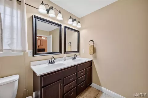 Bath - 131 Creek View Dr, Saint Robert, MO 65584 photo 1 of 9