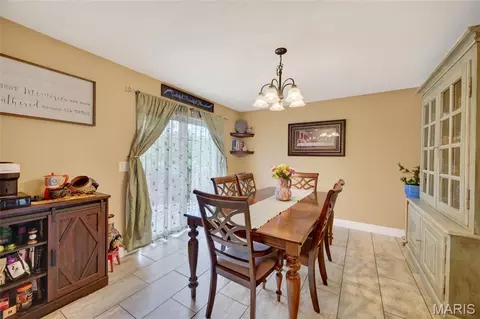 Dining - 131 Creek View Dr, Saint Robert, MO 65584 photo 1 of 4