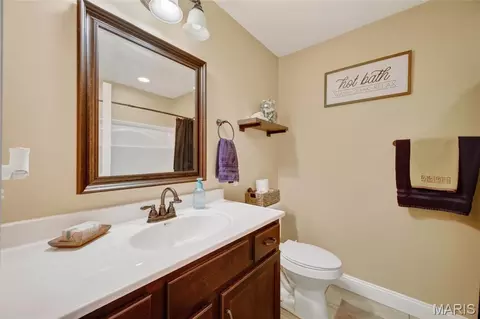 Bath - 131 Creek View Dr, Saint Robert, MO 65584 photo 6 of 9