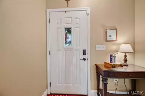 Entry Way - 131 Creek View Dr, Saint Robert, MO 65584 photo 2 of 3