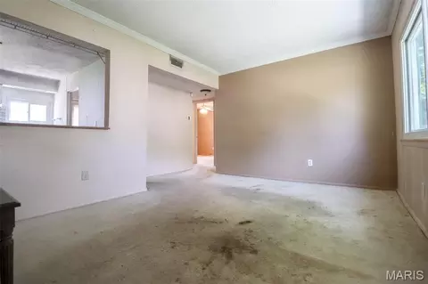 Living - 316 Lindy Blvd, Ballwin, MO 63021 photo 1 of 2