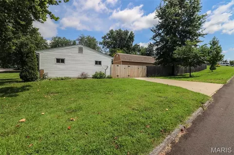 Exterior - 316 Lindy Blvd, Ballwin, MO 63021 photo 2 of 5