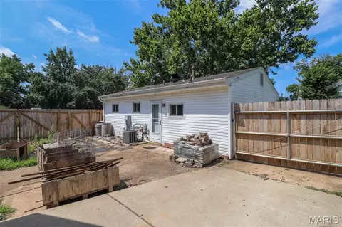 Exterior - 316 Lindy Blvd, Ballwin, MO 63021 photo 3 of 5