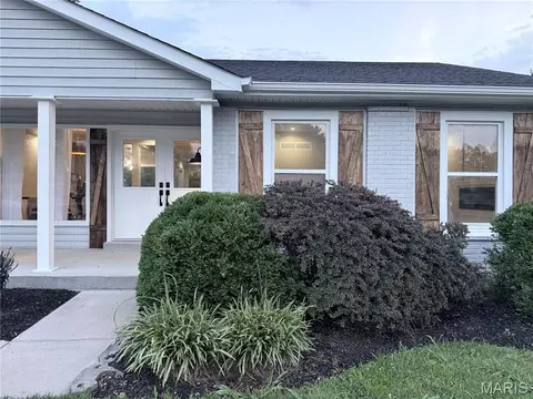 1514 Sycamore Glen Ct, Florissant, MO 63031
