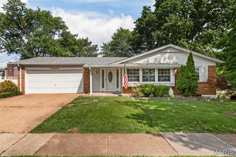 4688 Towne Centre Dr, Saint Louis, MO 63128