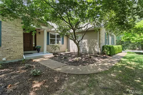 279 Fawn Ridge Ln, Hillsboro, MO 63050