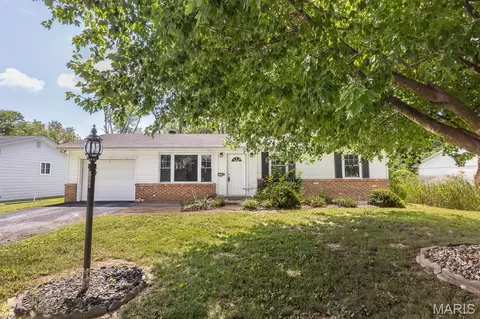 1308 Veile Dr, Belleville, IL 62220