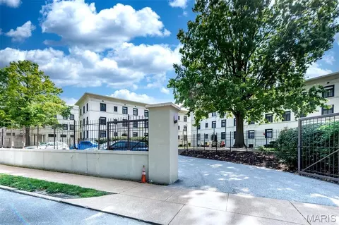 607 Westgate Ave #E, University City, MO 63130