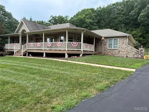 3349 Dakota Hills Dr, Pacific, MO 63069