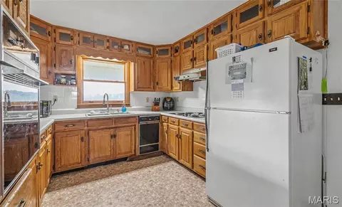 Kitchen - 14920 Dillon Outer Rd, Saint James, MO 65559 photo 1 of 3