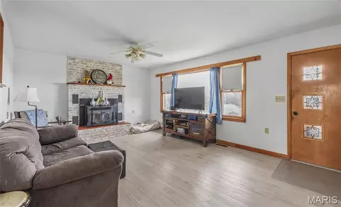 Living - 14920 Dillon Outer Rd, Saint James, MO 65559 photo 2 of 2