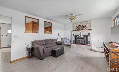 Living - 14920 Dillon Outer Rd, Saint James, MO 65559 photo 1 of 2
