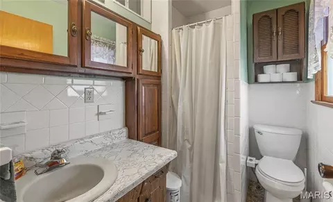 Bath - 14920 Dillon Outer Rd, Saint James, MO 65559 photo 2 of 2
