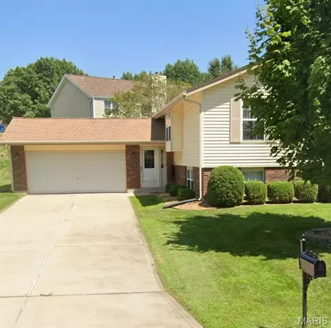 2912 Hameln Dr, Saint Charles, MO 63301