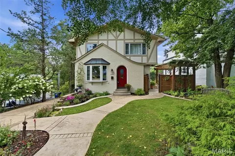 108 S Brent Ave, Saint Louis, MO 63122