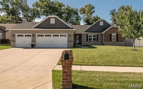 132 Albany Manor Dr, Wentzville, MO 63385