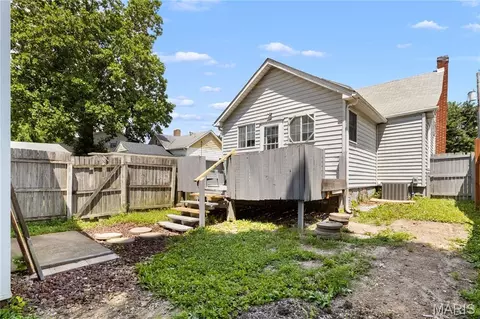 Exterior - 122 E Center St, Brighton, IL 62012 photo 6 of 7