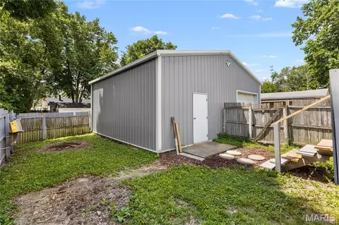 Exterior - 122 E Center St, Brighton, IL 62012 photo 5 of 7
