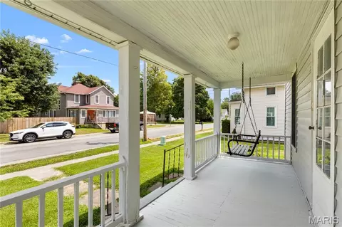 Exterior - 122 E Center St, Brighton, IL 62012 photo 3 of 7
