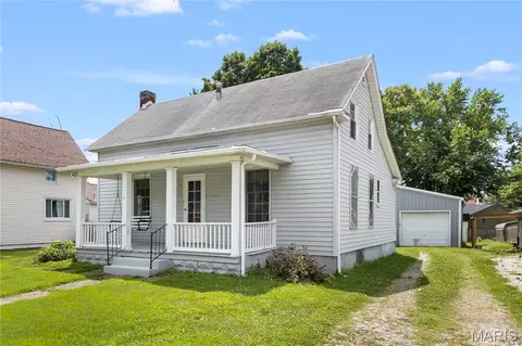 Exterior - 122 E Center St, Brighton, IL 62012 photo 2 of 7