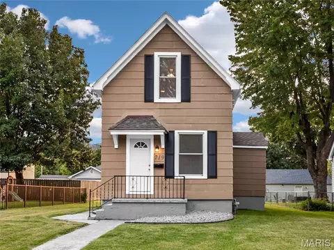 719 Summit Ave, Collinsville, IL 62234