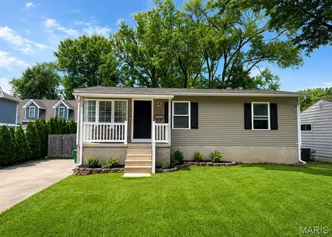835 N Forest Ave, Saint Louis, MO 63119