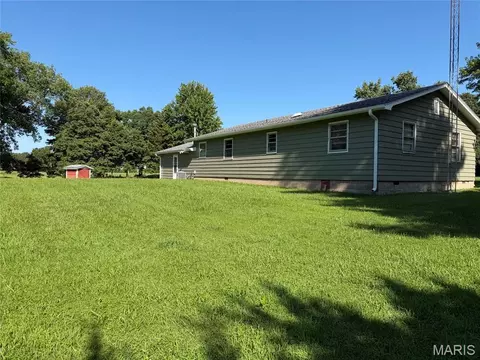 Exterior - 576 E 2700 Ave, Ramsey, IL 62080 photo 4 of 4