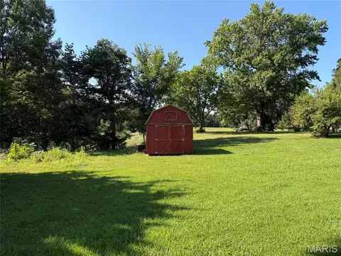 Exterior - 576 E 2700 Ave, Ramsey, IL 62080 photo 3 of 3