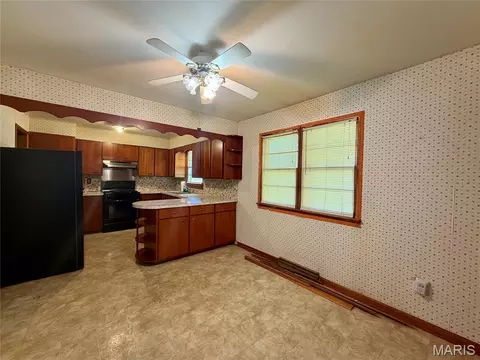 Kitchen - 576 E 2700 Ave, Ramsey, IL 62080 photo 2 of 2