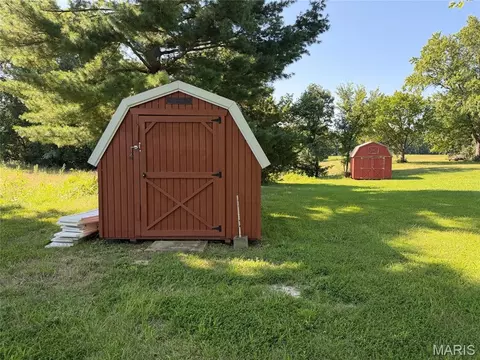 Exterior - 576 E 2700 Ave, Ramsey, IL 62080 photo 2 of 3