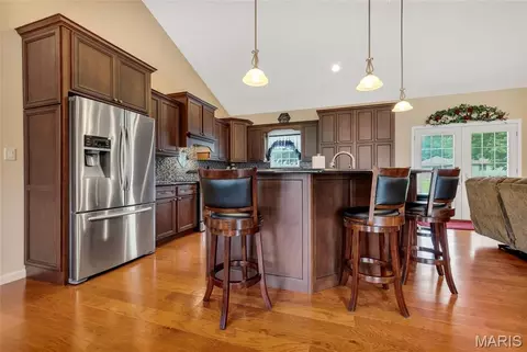 Kitchen - 401 Briarcliff Dr, Waterloo, IL 62298 photo 2 of 5