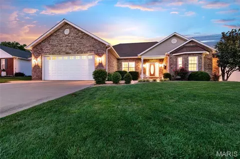 Exterior - 401 Briarcliff Dr, Waterloo, IL 62298 photo 9 of 10