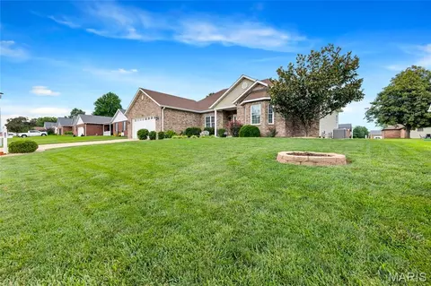Exterior - 401 Briarcliff Dr, Waterloo, IL 62298 photo 10 of 10