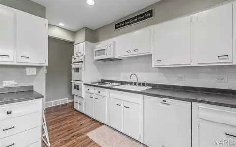 Kitchen - 43 Johnson Dr, Rolla, MO 65401 photo 2 of 2