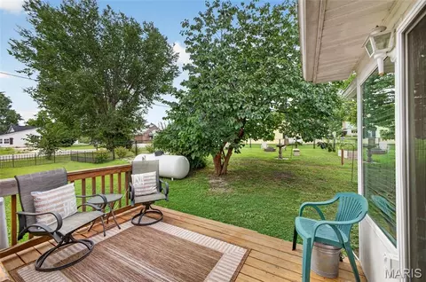 Exterior - 101 S Locust St, Dixon, MO 65459 photo 7 of 14
