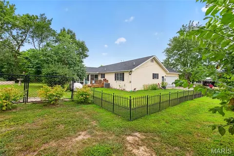 Exterior - 101 S Locust St, Dixon, MO 65459 photo 11 of 14