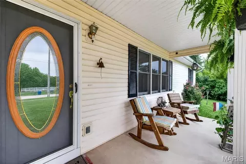Exterior - 101 S Locust St, Dixon, MO 65459 photo 1 of 14