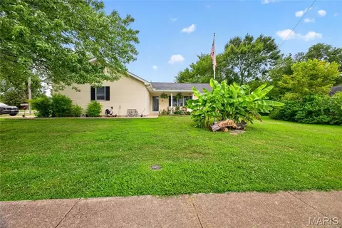 Exterior - 101 S Locust St, Dixon, MO 65459 photo 8 of 14