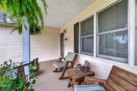 Exterior - 101 S Locust St, Dixon, MO 65459 photo 2 of 14